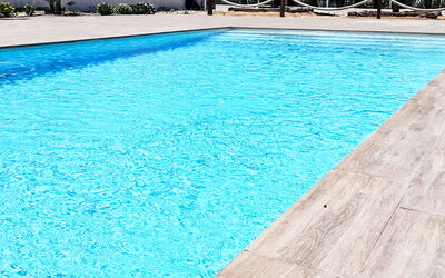 Mar de Cristal Playa Honda 500: Blau, Wasser, Schwimmbad, Verbundwerkstoff, Freizeit, Gartenmöbel, Resort, Schatten