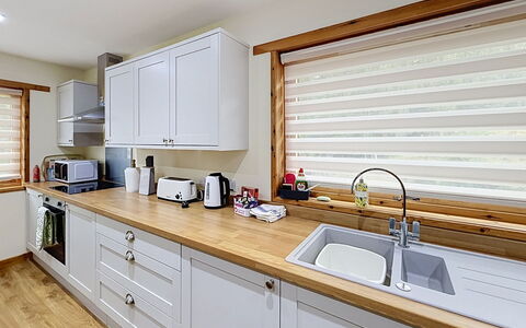 Glencarr: Interior Design, Holz, Küche, Countertop, Flooring, Armatur, Zuhause, Cabinetry, Möbel, Fussboden