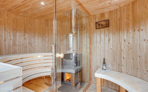 Ingebore - 500M from the Sea: Holz, Sauna, Hartholz, Decke, Holzbeize, Natürliches Material, Planke, Light Fixture, Holzboden, Holz