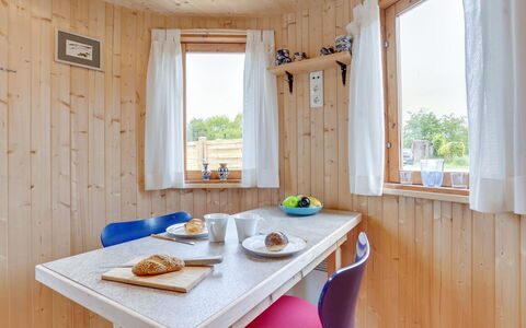 Ingebore - 500M from the Sea: Holz, Holzbeize, Hartholz, Planke, Sperrholz, Light Fixture