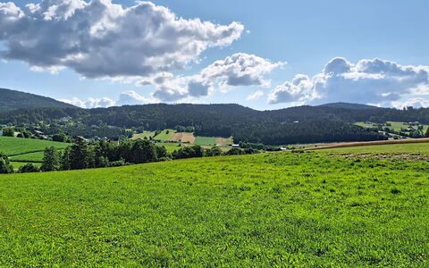 Klaffer am Hochficht 1: Blau, Himmel, Grün, Gras, Bergforms, Natürlichen Umgebung, Wiese, Hügel, Feld, Natürliche Landschaft