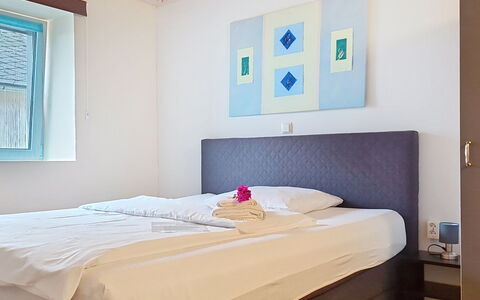 Klaffer am Hochficht 1: Bett, Möbel, Bedding, Schlafzimmer, Interior Design, Bettdecke, Fussboden, Wand, Zimmer, Flooring