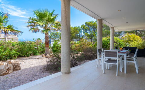 Villa Brisa: Blau, Balkon, Geländer, Wohnung, Zaun, Meer, Resort, Eigentumswohnung, Schwimmbad, Hotel