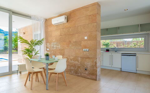 Villa Brisa: Blau, Balkon, Geländer, Wohnung, Zaun, Meer, Resort, Eigentumswohnung, Schwimmbad, Hotel