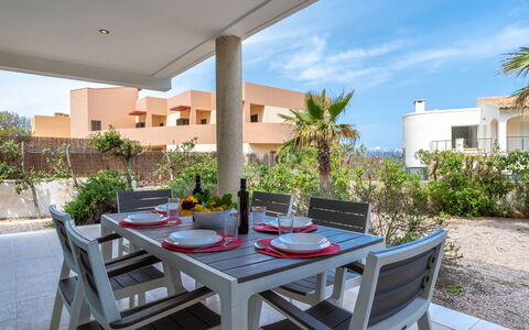 Villa Brisa: Blau, Balkon, Geländer, Wohnung, Zaun, Meer, Resort, Eigentumswohnung, Schwimmbad, Hotel