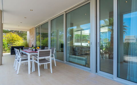 Villa Brisa: Blau, Balkon, Geländer, Wohnung, Zaun, Meer, Resort, Eigentumswohnung, Schwimmbad, Hotel