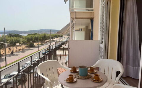Aubí: Blau, Balkon, Geländer, Wohnung, Zaun, Meer, Resort, Eigentumswohnung, Schwimmbad, Hotel