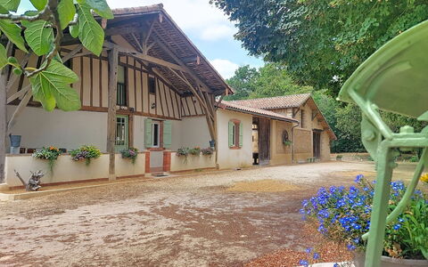 La Ferme de Bordenave: Blau, Balkon, Geländer, Wohnung, Zaun, Meer, Resort, Eigentumswohnung, Schwimmbad, Hotel