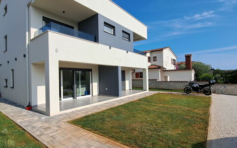 Duplex: Blau, Balkon, Geländer, Wohnung, Zaun, Meer, Resort, Eigentumswohnung, Schwimmbad, Hotel