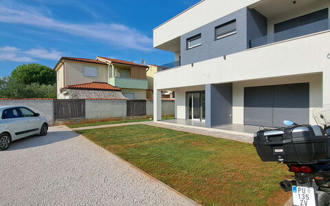 Duplex: Blau, Balkon, Geländer, Wohnung, Zaun, Meer, Resort, Eigentumswohnung, Schwimmbad, Hotel
