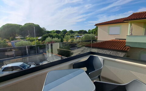 Duplex: Blau, Balkon, Geländer, Wohnung, Zaun, Meer, Resort, Eigentumswohnung, Schwimmbad, Hotel