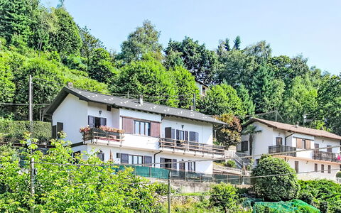 Miazzina 200: Blau, Balkon, Geländer, Wohnung, Zaun, Meer, Resort, Eigentumswohnung, Schwimmbad, Hotel