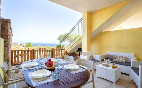 Sunset House Isola Rossa: Blau, Balkon, Geländer, Wohnung, Zaun, Meer, Resort, Eigentumswohnung, Schwimmbad, Hotel