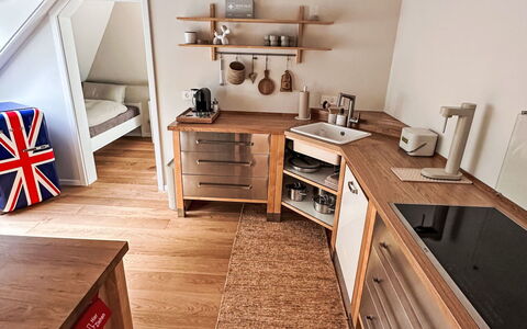 The Oak Suite: Möbel, Interior Design, Flooring, Holz, Fussboden, Decke, Beleuchtung, Zimmer, Küchengerät, Küche