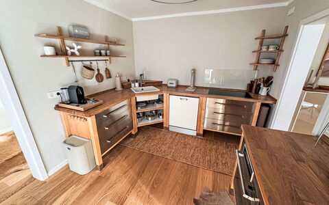 The Oak Suite: Flooring, Möbel, Holz, Cabinetry, Interior Design, Fussboden, Holzboden, Schublade, Countertop, Küche