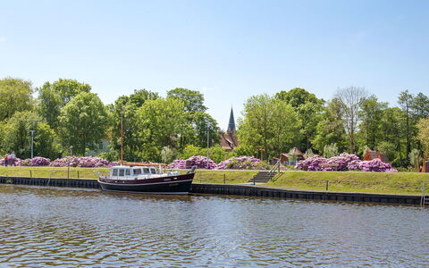 The Oak Suite: Boot, Wasser, Gewässer, Watercraft, Wasserweg, Bank, Kanal, Boote Und Boating - Geräte Und Materialien, Wasserlauf