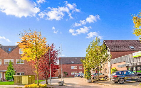 Burhave 201: Himmel, Gebäude, Wohngebiet, Nachbarschaft, \Stadt, Strasse, Haus, Zuhause, Asphalt, Strasse
