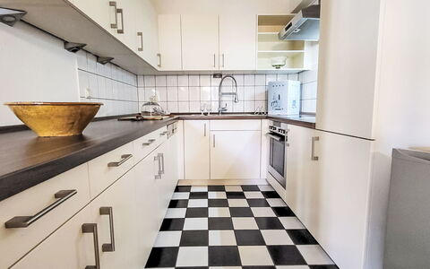 Marktblick: Flooring, Fussboden, Küche, Küchengerät, Holz, Interior Design, Countertop, Major Appliance, Cabinetry, Möbel