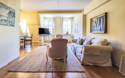 Marktblick: Interior Design, Flooring, Möbel, Fussboden, Couch, Decke, Holzboden, Holz, Zimmer, Wohnzimmer