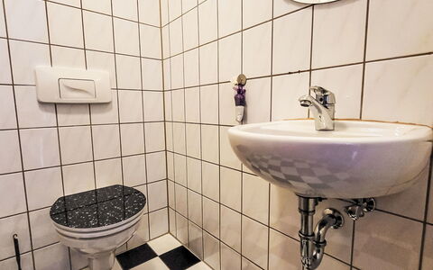 Marktblick: Wand, Armatur, Badezimmer, Installation, Flooring, Fussboden, Bad Sink, Toilleten Sitz, Toilette, Fliese