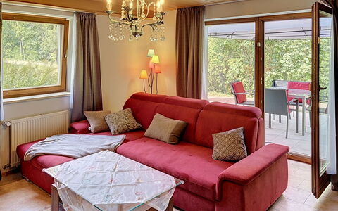 Janike: Möbel, Interior Design, Couch, Flooring, Fussboden, Zimmer, Holz, Wohnzimmer, Decke, Tabelle