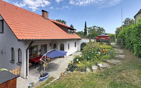 Janike: Haus, Dach, Strauch, Zuhause, Wohngebiet, Hütte, Tür, Estate, Garten, Auffahrt
