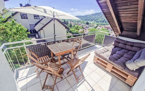 Annette: Gartenmöbel, Veranda, Balkon, Tisch Im Freien, Deck, Stuhl, Terrasse, Hof, Kaffetisch, Villa