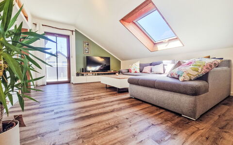 Annette: Flooring, Holzboden, Fussboden, Interior Design, Möbel, Holz, Laminatboden, Wohnzimmer, Zimmer, Decke