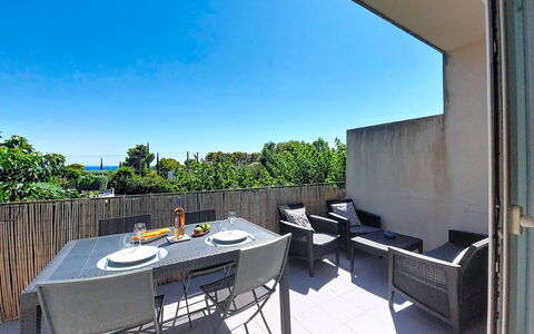 Les Terrasses des Hautsdefonsainte: Schatten, Balkon, Gartenmöbel, Zaun, Walkway