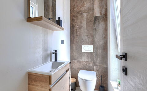 Laluma: Armatur, Wand, Badezimmer, Flooring, Fussboden, Interior Design, Toilette, Toilleten Sitz, Sinken, Bad Sink