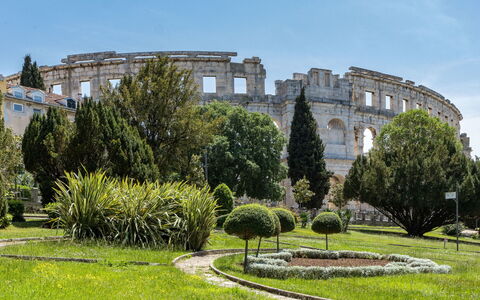 Laluma: Strauch, Garten, Touristenattraktion, Klassische Architektur, Landscaping, Park, Palast, Offizieller Wohnsitz, Botanischer Garten