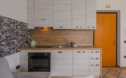 Michelon: Interior Design, Möbel, Küche, Flooring, Holz, Countertop, Cabinetry, Küchengerät, Fussboden, Major Appliance