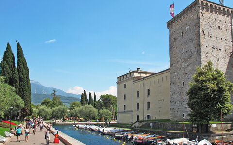 Monica: Wasser, Wasserlauf, Wasserweg, Kanal, Bank, See, Touristenattraktion, Kanal, Schloss, Boot