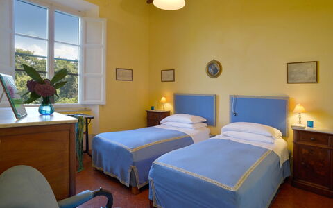 Villa Gioli: Möbel, Interior Design, Zuhause, Zimmer, Bilderrahmen, Bettrahmen, Lampe, Lampenschirm, Hotel, Linens