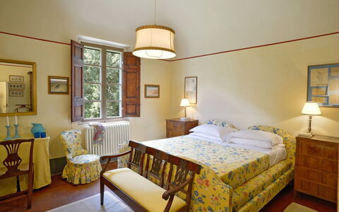Villa Gioli: Möbel, Interior Design, Schlafzimmer, Bett, Textil, Zimmer, Tabelle, Flooring, Bettdecke, Zuhause
