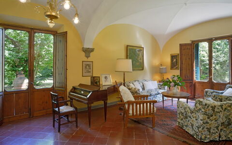 Villa Gioli: Möbel, Interior Design, Flooring, Stuhl, Tabelle, Zimmer, Decke, Fussboden, Beleuchtung, Wohnzimmer