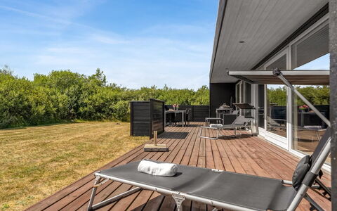 Tuva - 3.5Km from the Sea: Holzboden, Deck, Hartholz, Planke, Holzbeize, Promenade, Design, Balkon, Eco Hotel, Walkway