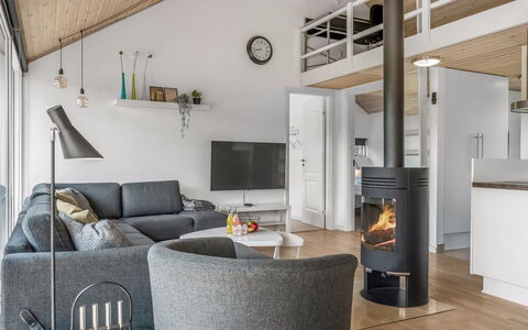 Tuva - 3.5Km from the Sea: Holz, Flooring, Fussboden, Interior Design, Möbel, Holzboden, Wohnzimmer, Decke, Zimmer