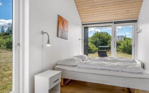 Tuva - 3.5Km from the Sea: Holz, Zuhause, Schlafzimmer, Bett, Hartholz, Holzbeize, Design, Daylighting, Planke, Bedding