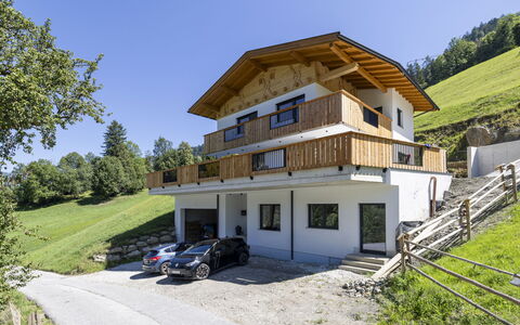 Eberharter am Schweinberg: Haus, Zuhause, Dach, Hütte, Bergstation, Steigung, Dorf, Veranda, Bergdorf, Balkon