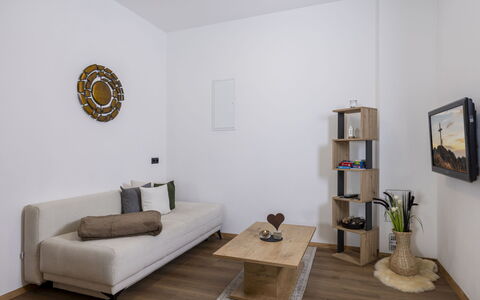 Eberharter am Schweinberg: Möbel, Interior Design, Flooring, Couch, Wand, Fussboden, Zimmer, Holz, Wohnzimmer, Holzboden