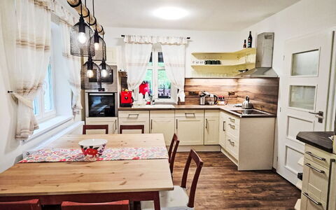 Sára: Möbel, Interior Design, Flooring, Holz, Küche, Fussboden, Countertop, Holzboden, Cabinetry, Decke