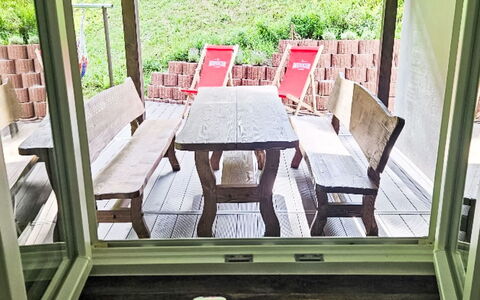 Sára: Holz, Möbel, Fussboden, Veranda, Hartholz, Holzbeize, Stuhl, Gartenmöbel, Outdoor Struktur, Planke