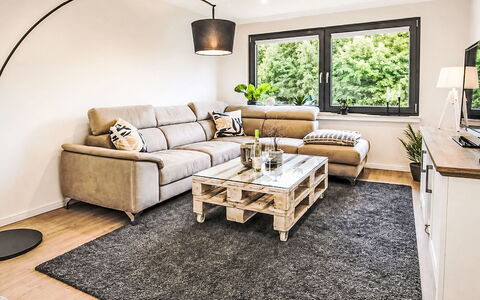 Herzwerk Schwalenberg: Möbel, Interior Design, Couch, Flooring, Fussboden, Wohnzimmer, Holz, Zimmer, Zuhause, Wohnung