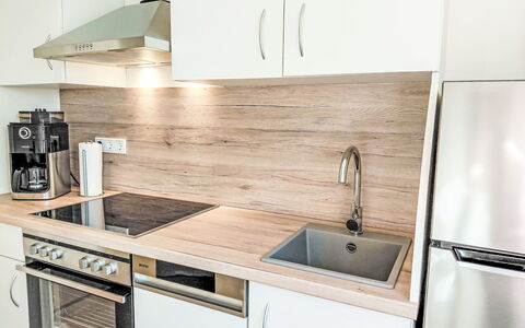 Herzwerk Schwalenberg: Countertop, Küche, Küchengerät, Holz, Flooring, Cabinetry, Major Appliance, Interior Design, Fussboden, Sinken