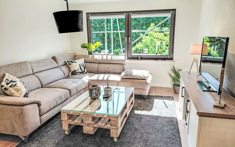 Herzwerk Schwalenberg: Möbel, Interior Design, Flooring, Couch, Holz, Fussboden, Zimmer, Wohnzimmer, Zuhause, Beleuchtung