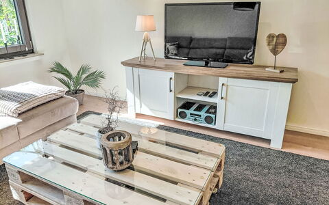 Herzwerk Schwalenberg: Möbel, Holz, Elektronisches Gerät, Flooring, Interior Design, Fussboden, Wohnzimmer, Zimmer, Zuhause