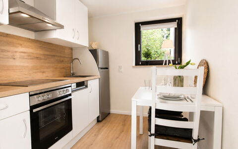 Herzwerk Schwalenberg: Möbel, Küche, Interior Design, Countertop, Flooring, Küchengerät, Holz, Major Appliance, Cabinetry, Fussboden