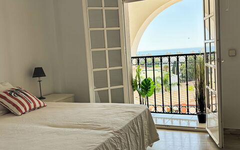 Los Arcos: Möbel, Interior Design, Flooring, Fussboden, Schlafzimmer, Wohnung, Bett, Zimmer, Zuhause, Bedding
