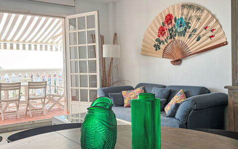 Los Arcos: Möbel, Interior Design, Zuhause, Beleuchtung, Flooring, Fussboden, Wohnzimmer, Zimmer, Dekokissen, Kissen